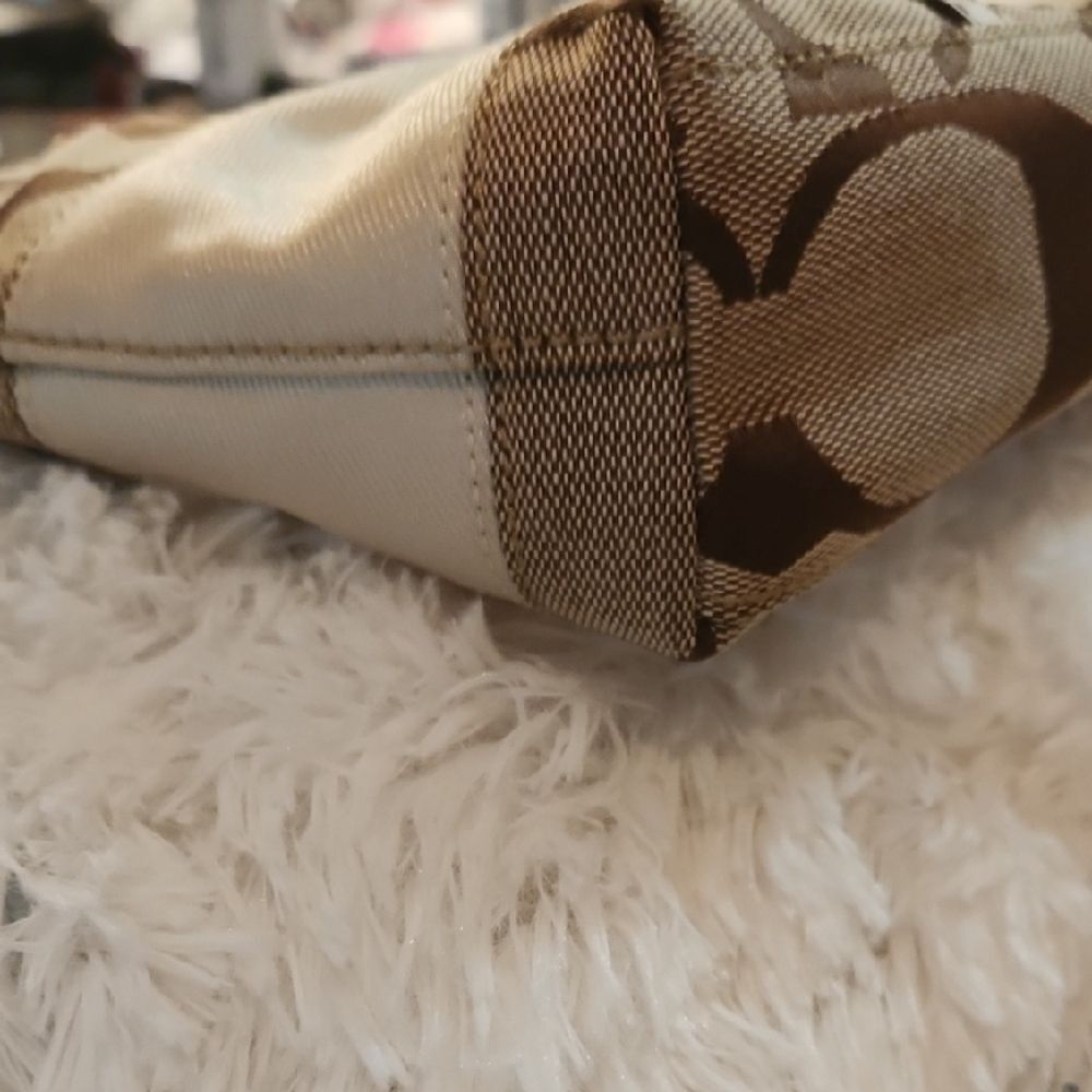 Coach Tote With Legacy Interior - Picture 6 of 9